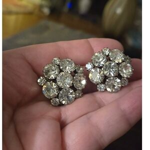 UnSigned Weiss Ice Rhinestone Earrings Clear Round Cluster CLIP ROUND Vintage